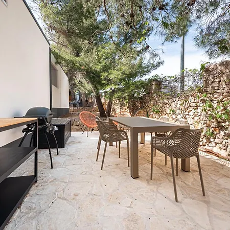 Tiny Rubi In Oaza Mira