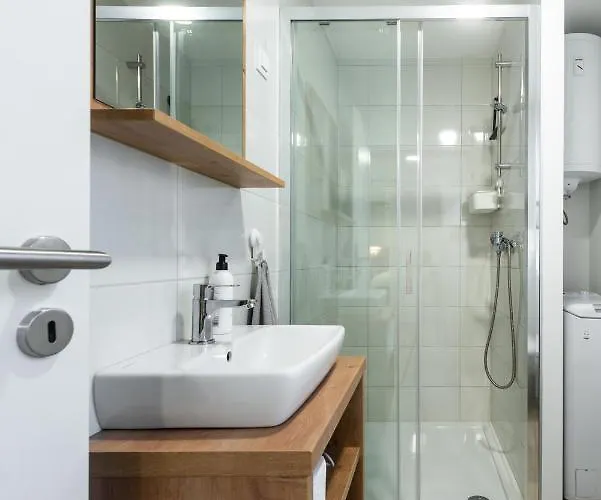 Tiny Rubi In Oaza Mira Hébergement de vacances Drage