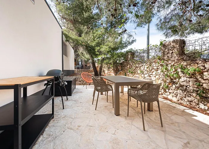 Tiny Rubi In Oaza Mira